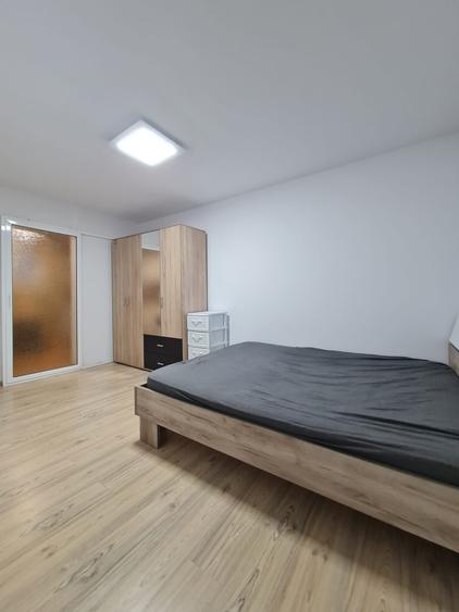 Apartament cu 2 camere semidecomandat, mobilat în