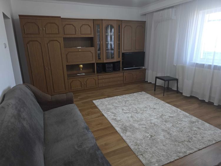 Apartament cu 3 camere decomandat în Găvana
