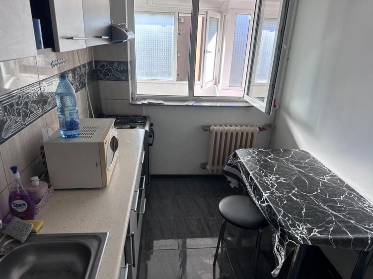 Apartament cu 2 camere semidecomandat în Gorjului
