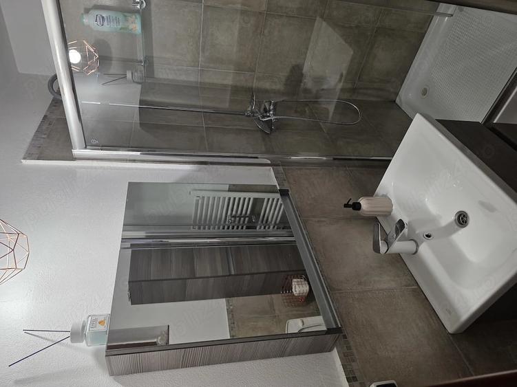 Apartament cu 3 camere semidecomandat în Central