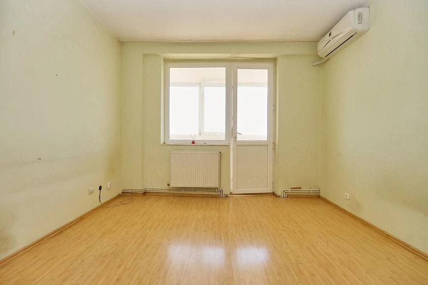 Apartament cu 4 camere decomandat în Craiovei