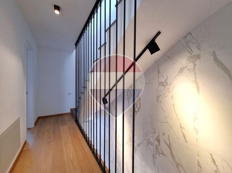 Duplex cu 5 camere cu Teren 340 Mp în Pipera