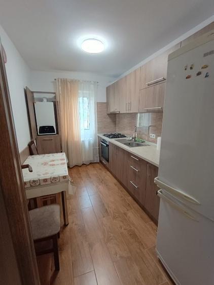 Apartament cu 3 camere decomandat, mobilat în Valea Aurie