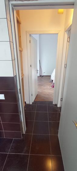 Apartament cu 3 camere semidecomandat în Tineretului