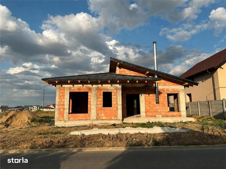 Casă cu 4 camere decomandat în Cihei