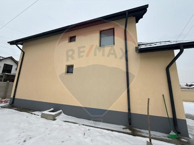Casă cu 4 camere cu Teren 415 Mp în Lascăr Catargiu