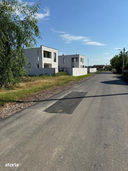 Teren de 1000 mp, în Brănești