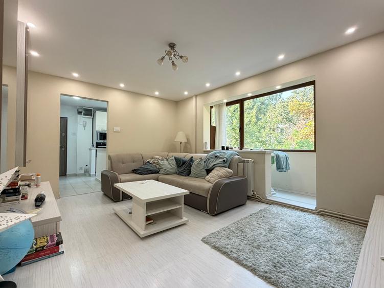 Apartament cu 3 camere semidecomandat în Gheorghe Lazăr