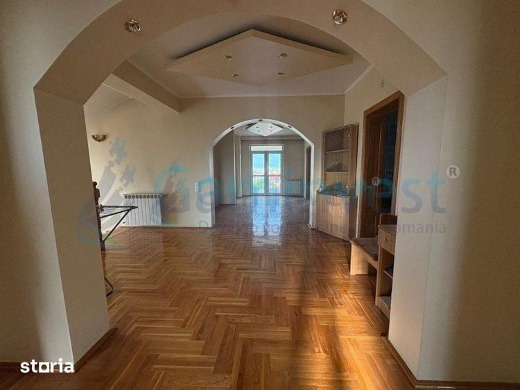 Casă cu Teren 3405 Mp în Sânmartin