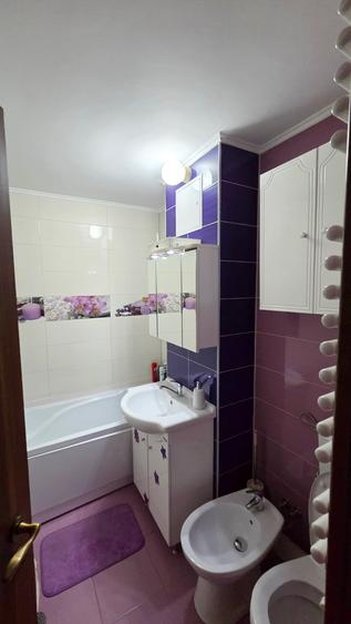 Apartament cu 3 camere decomandat, mobilat în Aradului