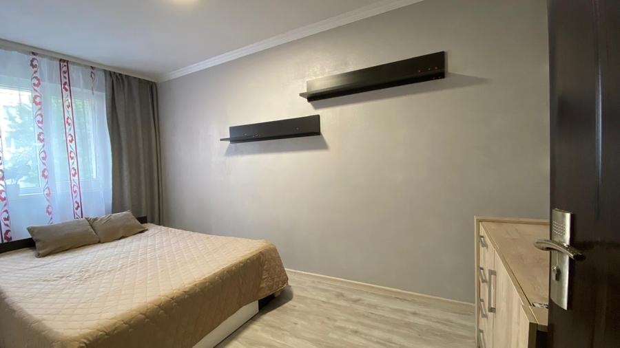Apartament cu 3 camere decomandat în Astra