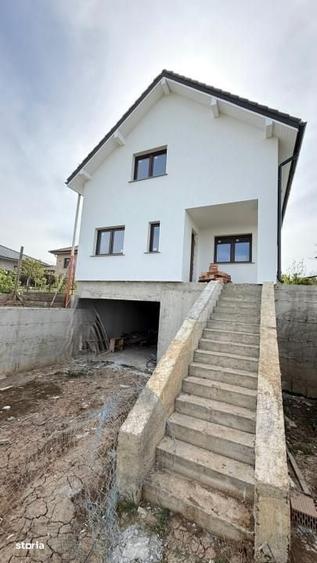 Casă cu 4 camere cu Teren 490 Mp în Jucu