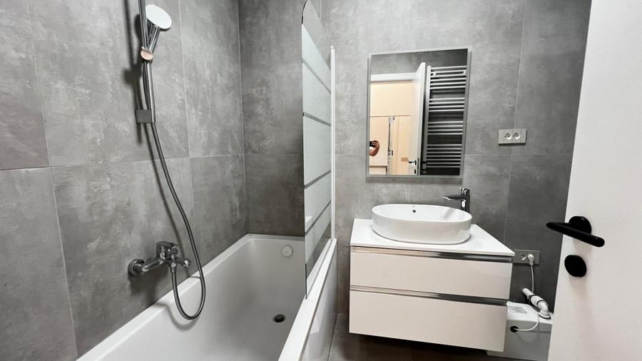 Apartament, mobilat, curte engleza, liber - 9