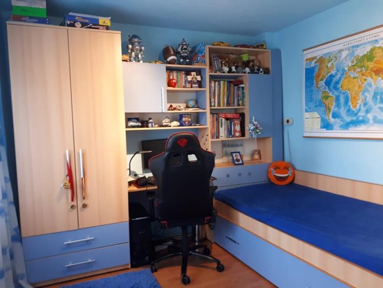 Apartament cu 3 camere în Petru Rareș