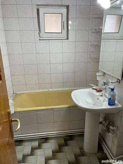 Apartament cu 4 camere decomandat în Republicii