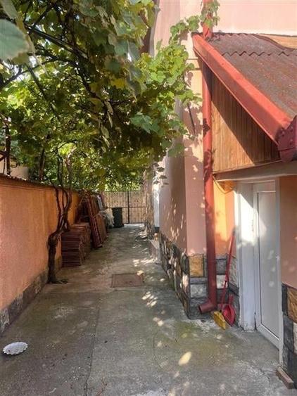Casă individuală cu 4 camere cu Canalizare în Florilor