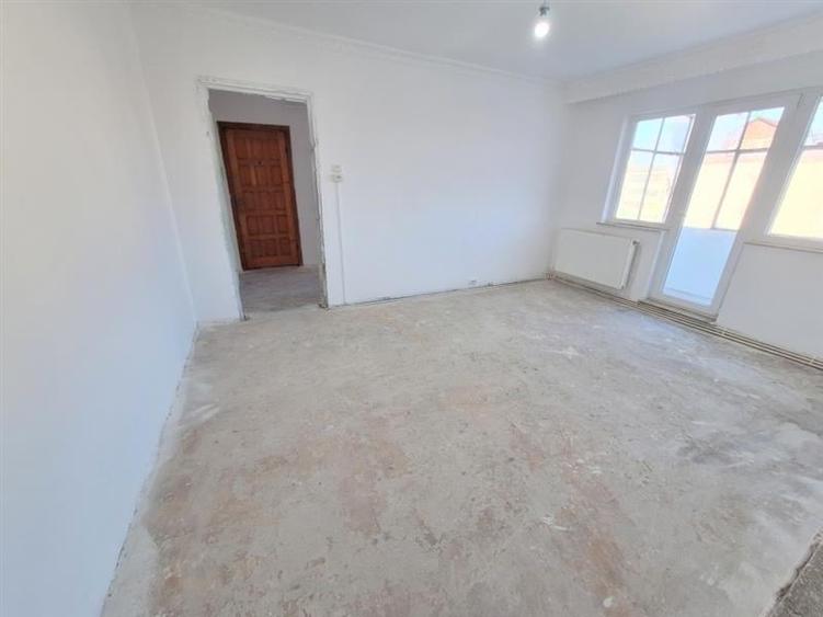 Apartament cu 2 camere semidecomandat în 9 Mai