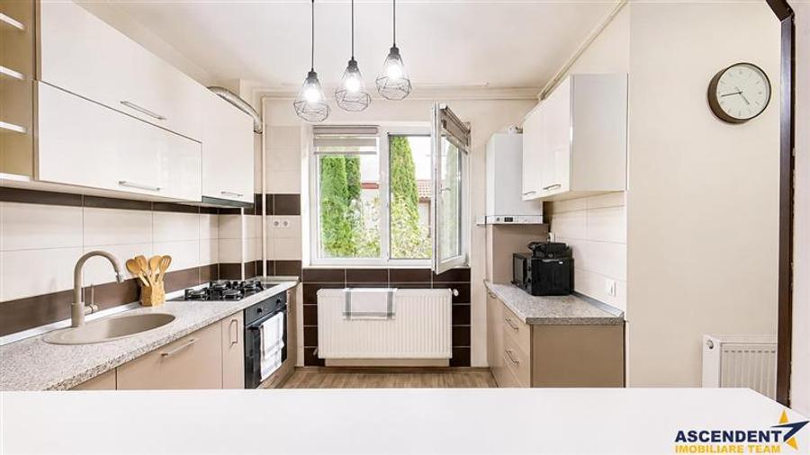 Apartament cu 2 camere nedecomandat în Tractorul