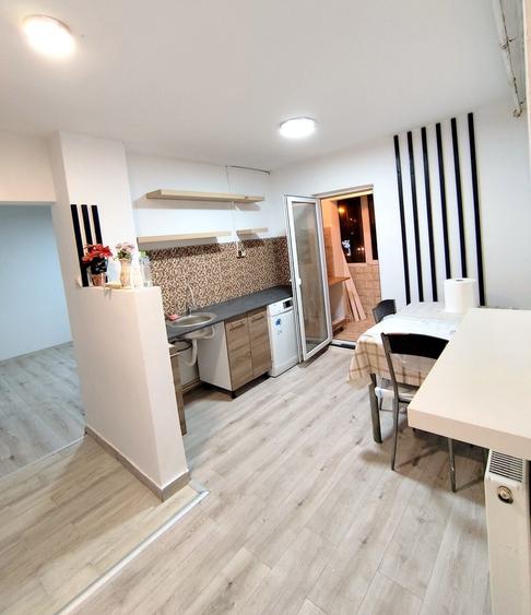 Apartament cu 3 camere decomandat în CET