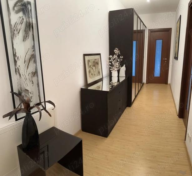 Apartament cu 3 camere semidecomandat, mobilat în Ștefan cel Mare
