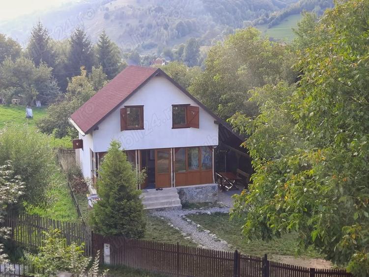 Casă cu 3 camere în Moieciu