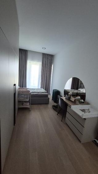 Apartament cu 3 camere semidecomandat în Floreasca