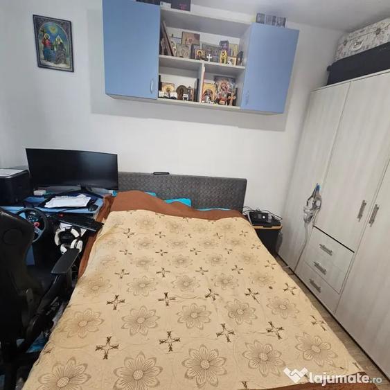 Apartament cu 3 camere decomandat în Berceni