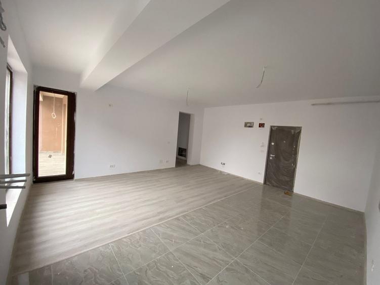 Apartament cu 2 camere semidecomandat în Girocului