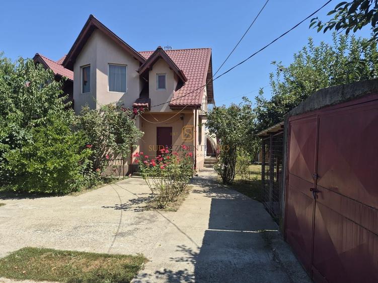Casă individuală cu 5 camere cu Canalizare în 1 Decembrie