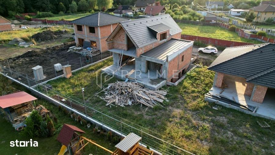 Casă cu 4 camere cu Teren 570 Mp în Corunca