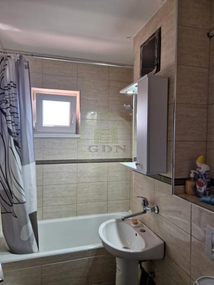 Apartament cu 3 camere decomandat, mobilat în Vasile Aaron