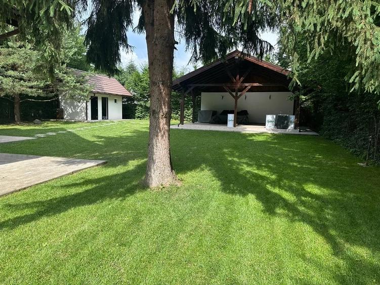 Casă cu 6 camere cu Teren 1000 Mp în Avrig