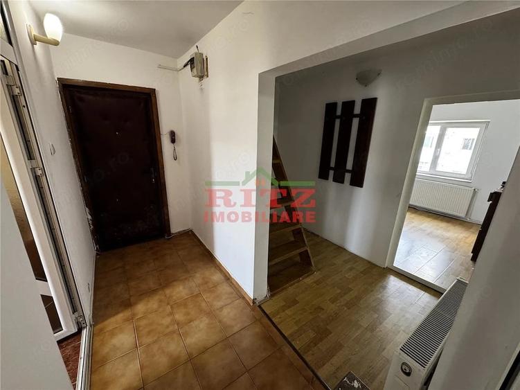 Apartament cu 3 camere decomandat în Gară