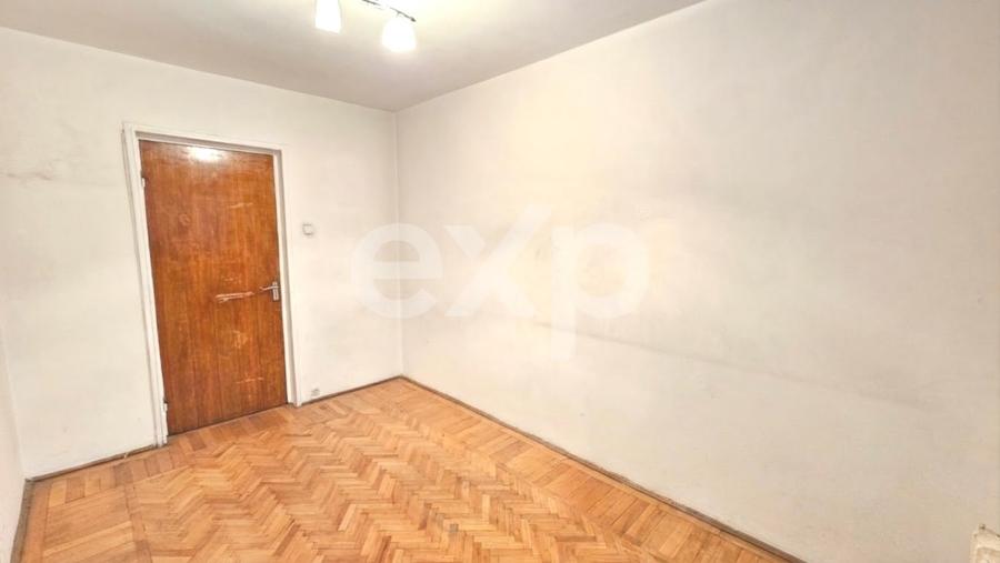 Apartament cu 3 camere semidecomandat în Titan