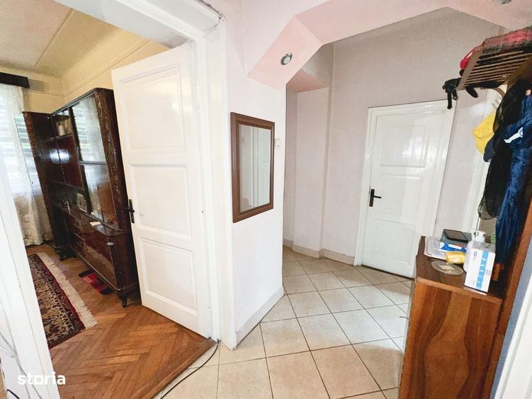 Apartament cu 3 camere decomandat în Central