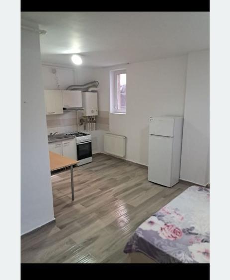 Garsonieră decomandată în Roșu