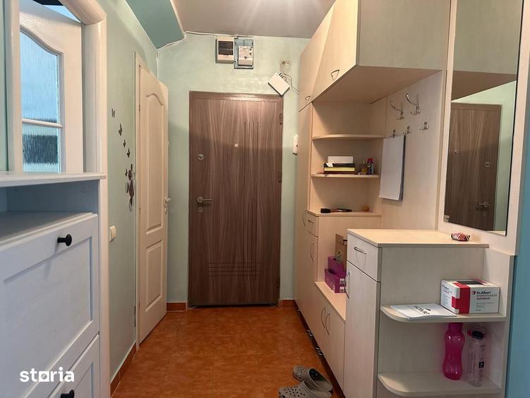 Apartament cu 3 camere, mobilat în Berceni
