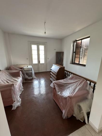 Casă individuală cu 11 camere cu Canalizare în Ultracentral