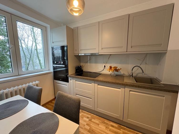 Apartament cu 3 camere decomandat, mobilat în Titan
