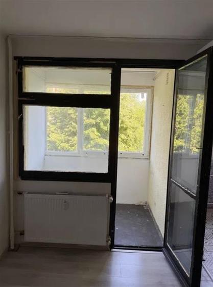 Garsonieră semidecomandată în Apărătorii Patriei