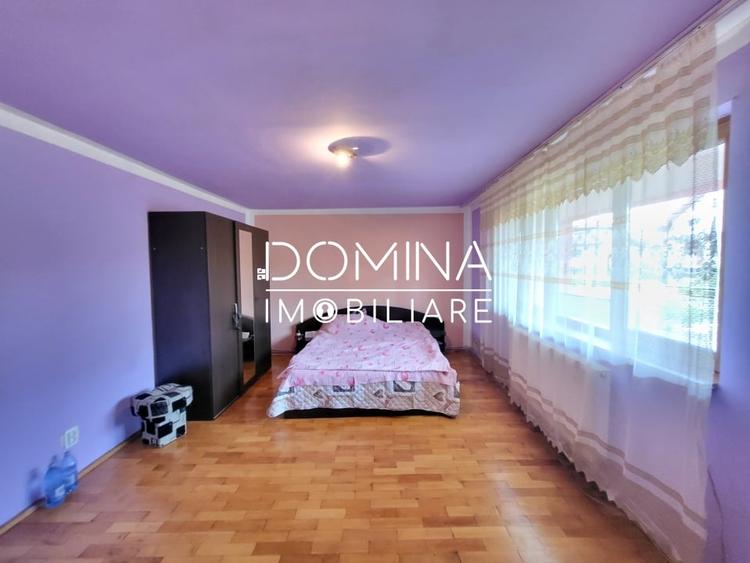 Casă individuală cu 6 camere cu Canalizare în Est