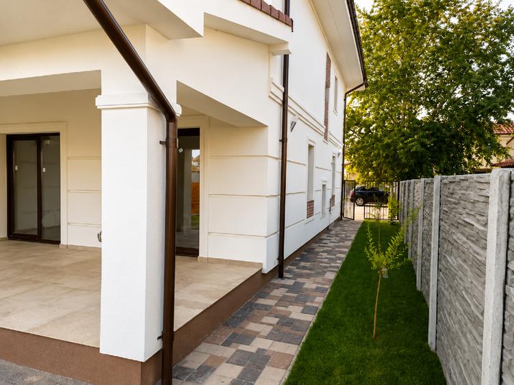 Duplex cu 5 camere cu Teren 370 Mp în Dumbrăvița