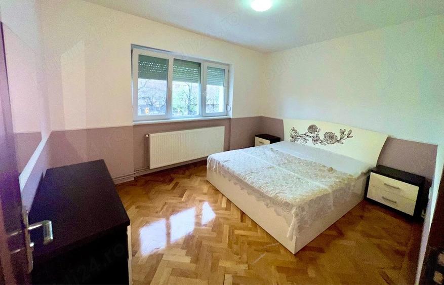 Apartament cu 3 camere semidecomandat în Central