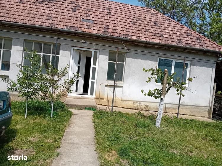 Casă cu 4 camere cu Teren 500 Mp în Corunca