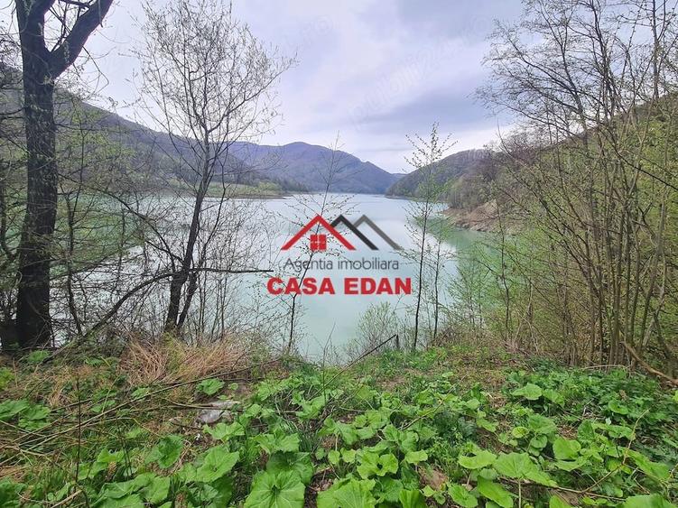 Teren de 1000 mp, în Teșila