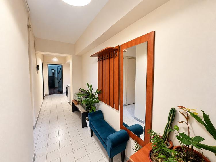 Apartament cu 4 camere decomandat în Obor