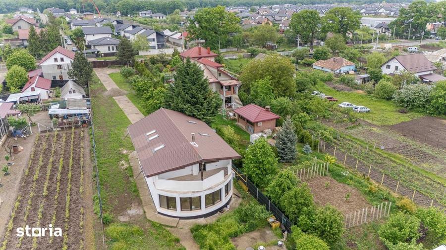 Casă cu 7 camere cu Teren 1495 Mp în Miroslava