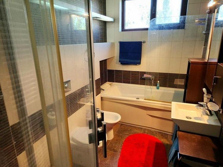 Casă individuală cu 7 camere cu Canalizare în Băneasa
