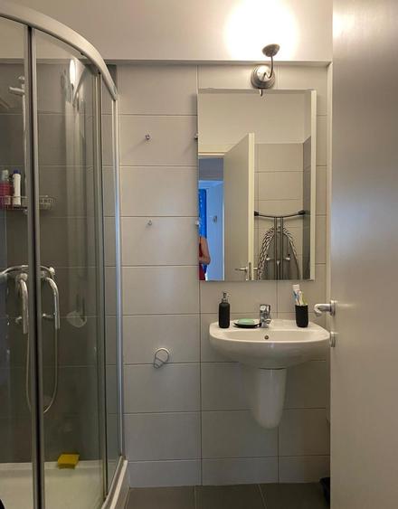 Apartament cu 3 camere semidecomandat în Băneasa
