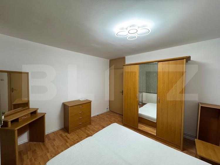 Apartament cu 3 camere decomandat, mobilat în Torontalului